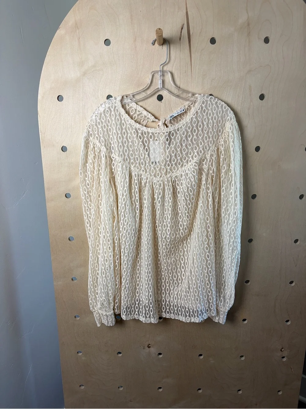 Zara Ivory Lace Long Sleeve Blouse – Size Large – NWT